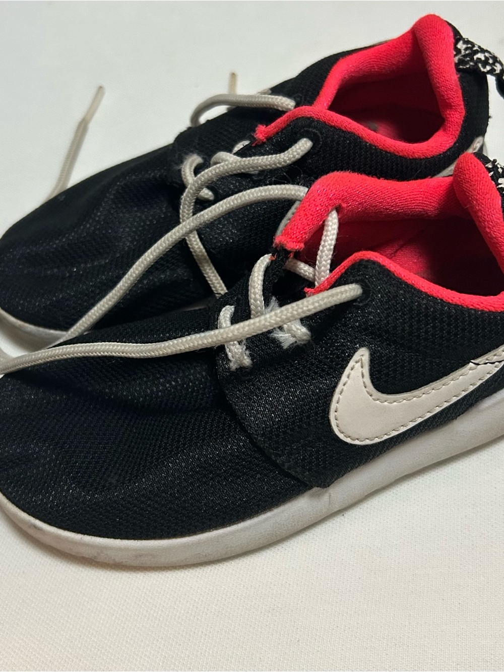 Nike Kids Black Sneakers with Hot Pink Lining and White Swoosh